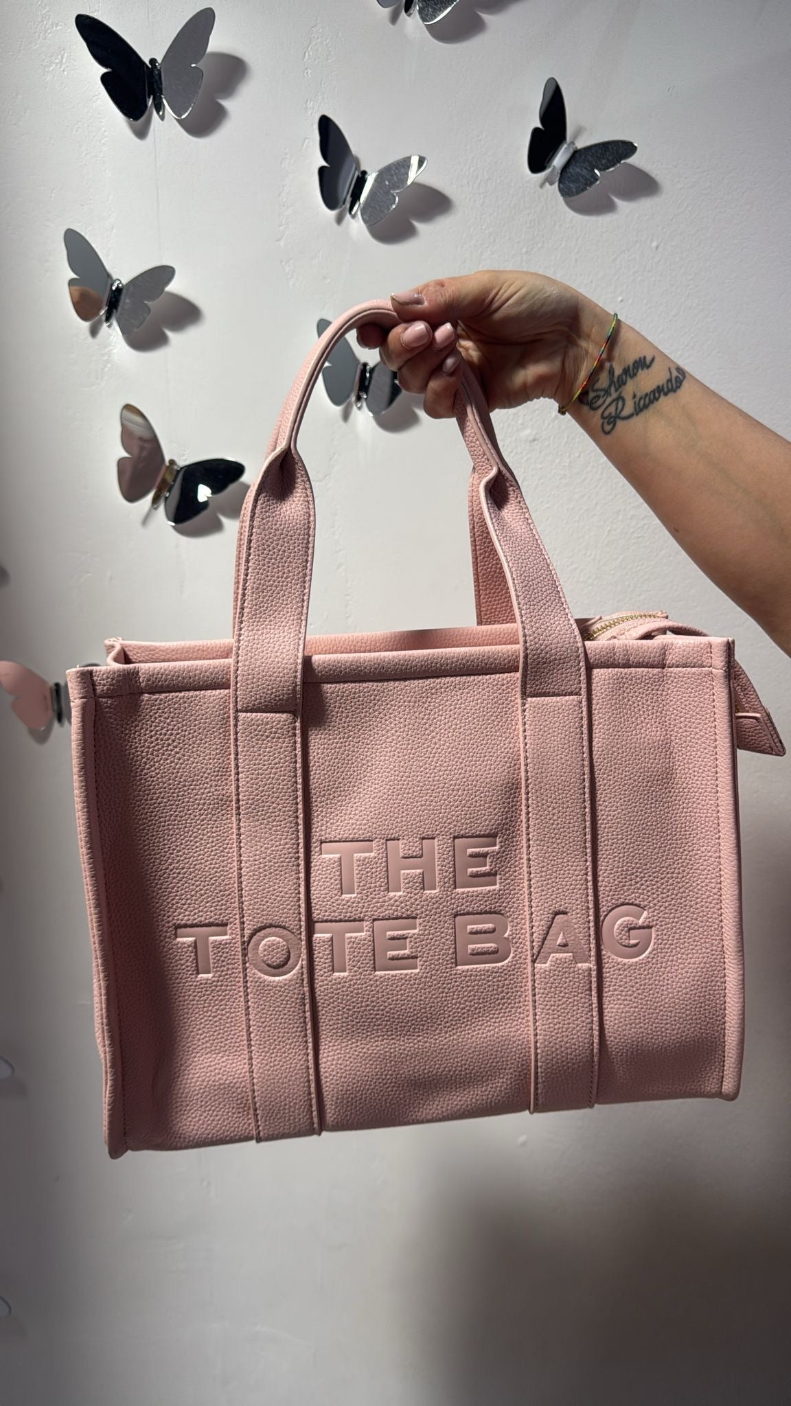 The tote bag media