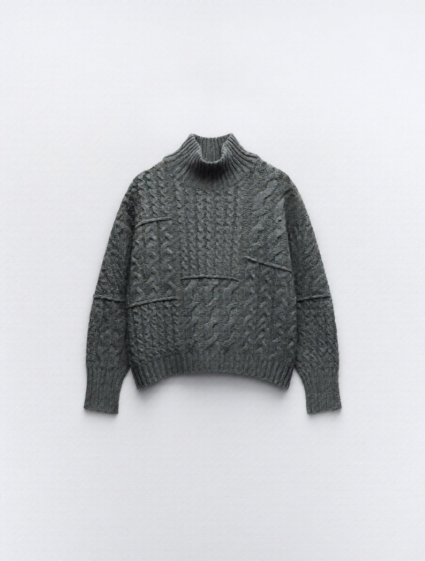 Maglione dolcevita trecce
