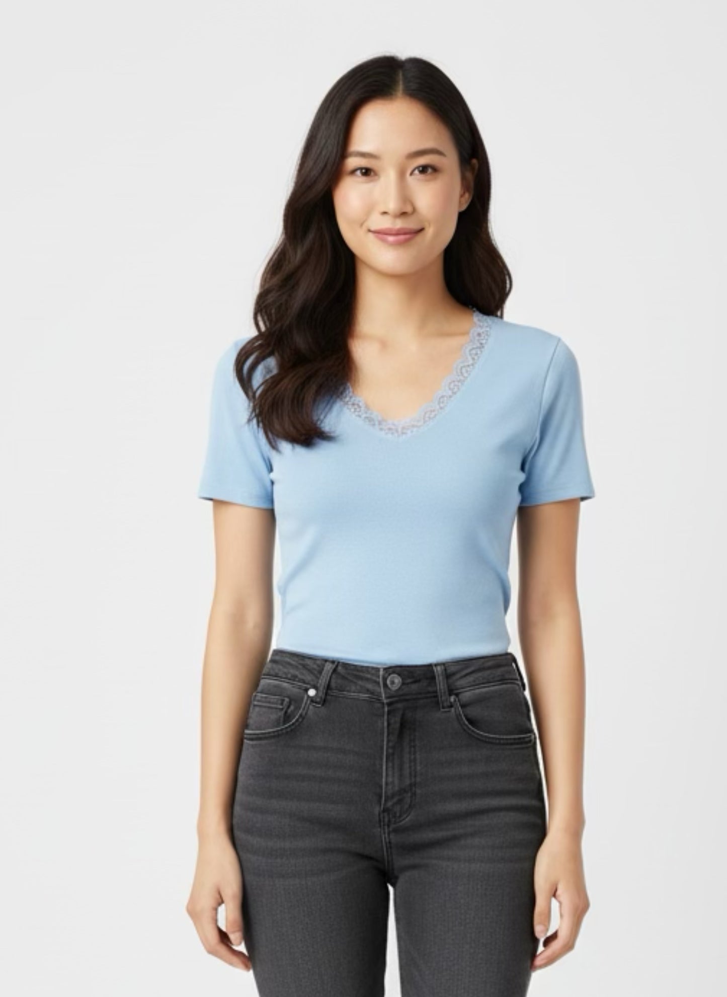 T-shirt con scollo pizzo