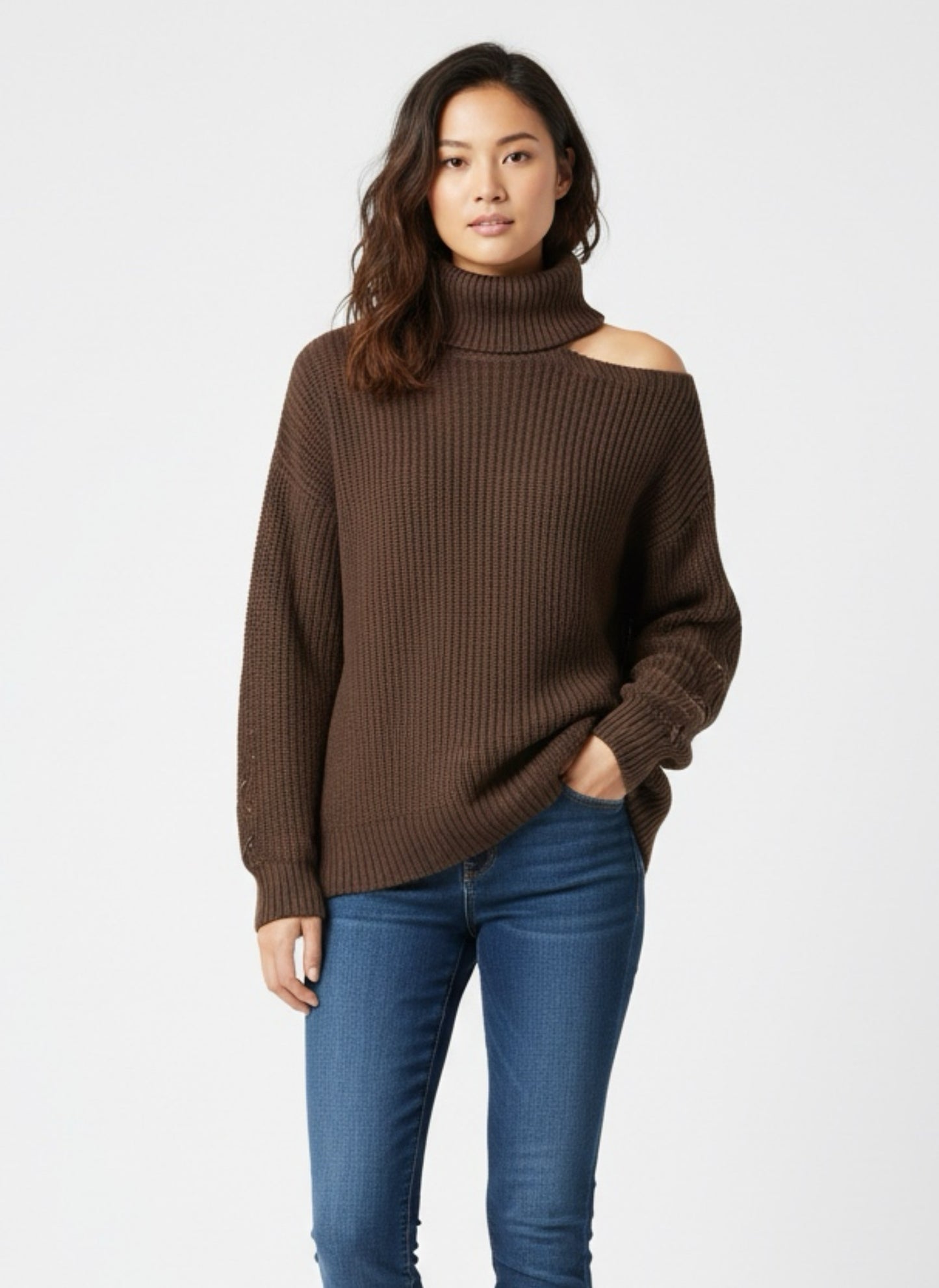 Maglione dolcevita buco spalla