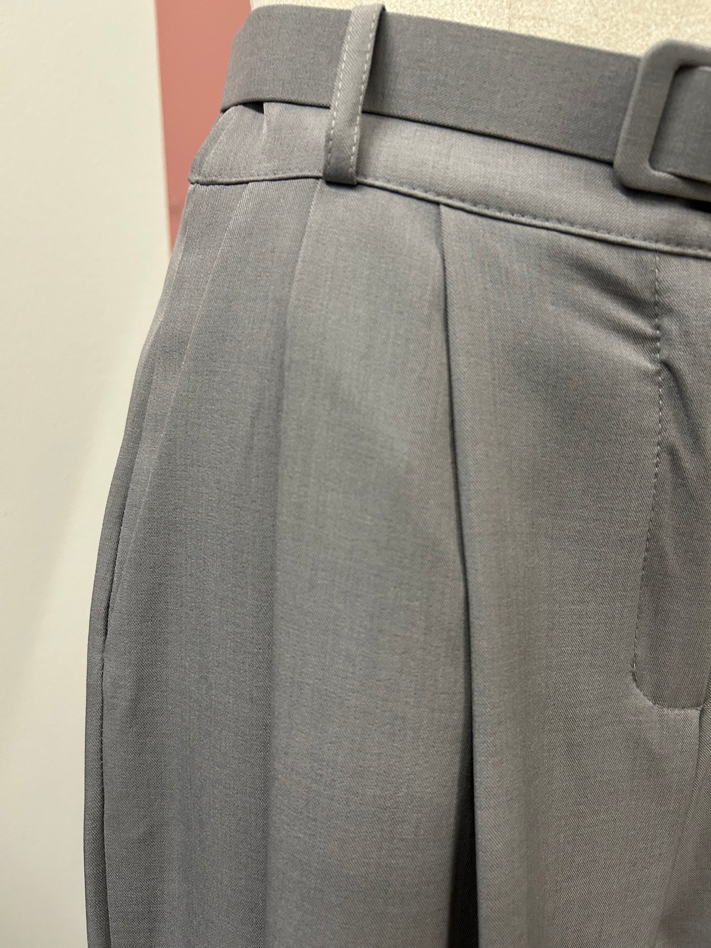 Pantaloni N 28