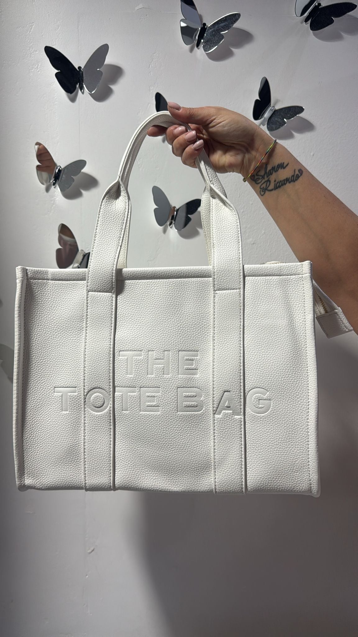 The tote bag media