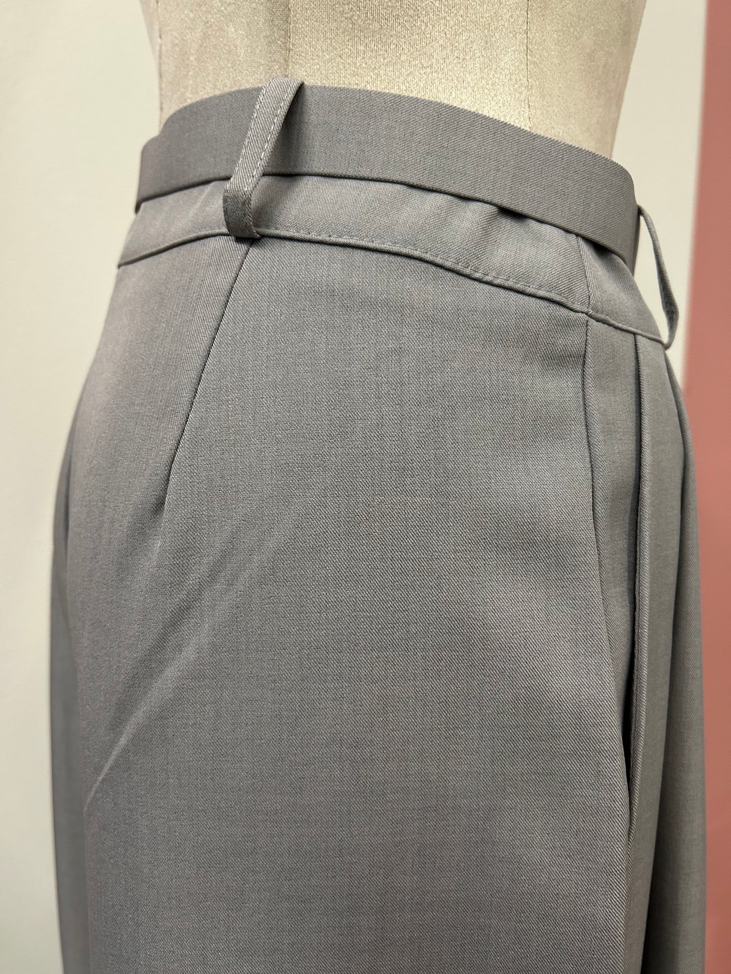 Pantaloni N 28