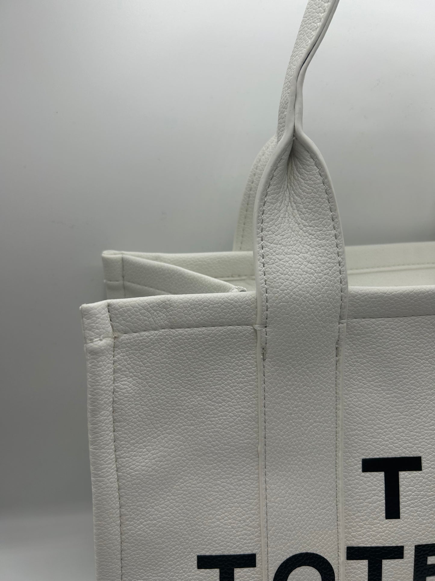 The tote bag media