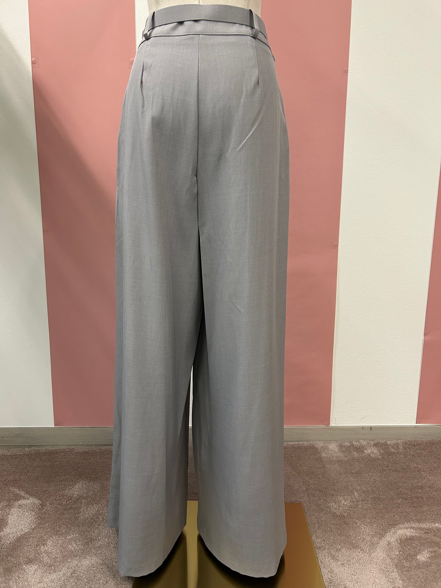 Pantaloni N 28