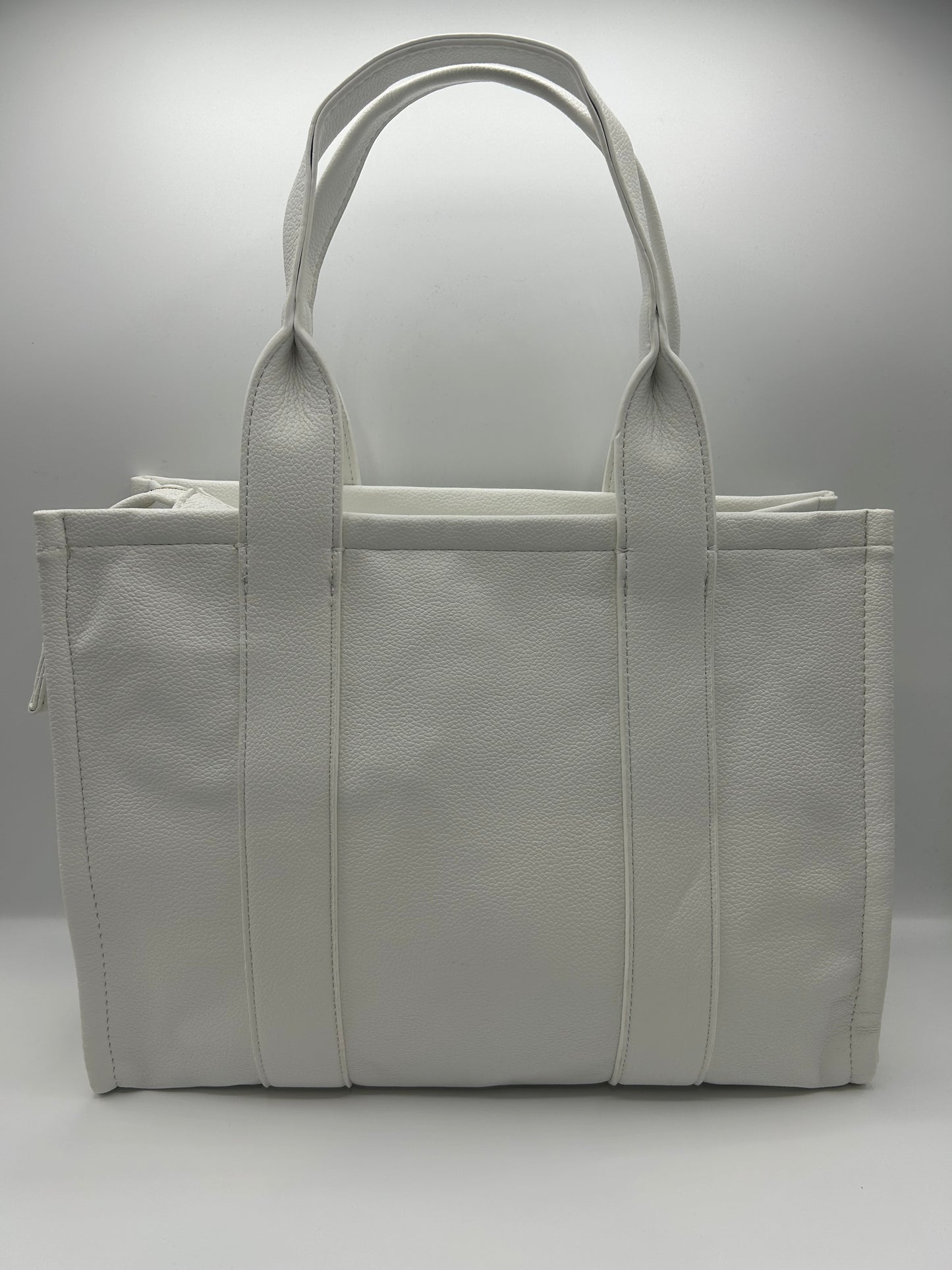 The tote bag media