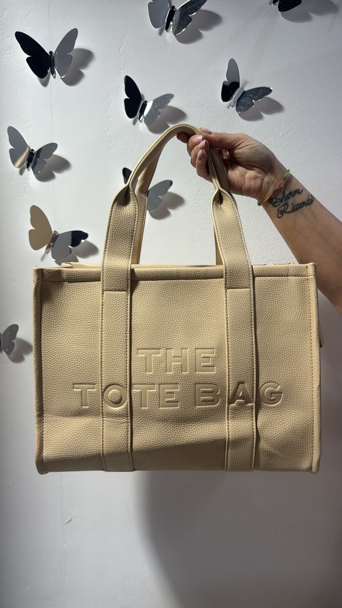 The tote bag media