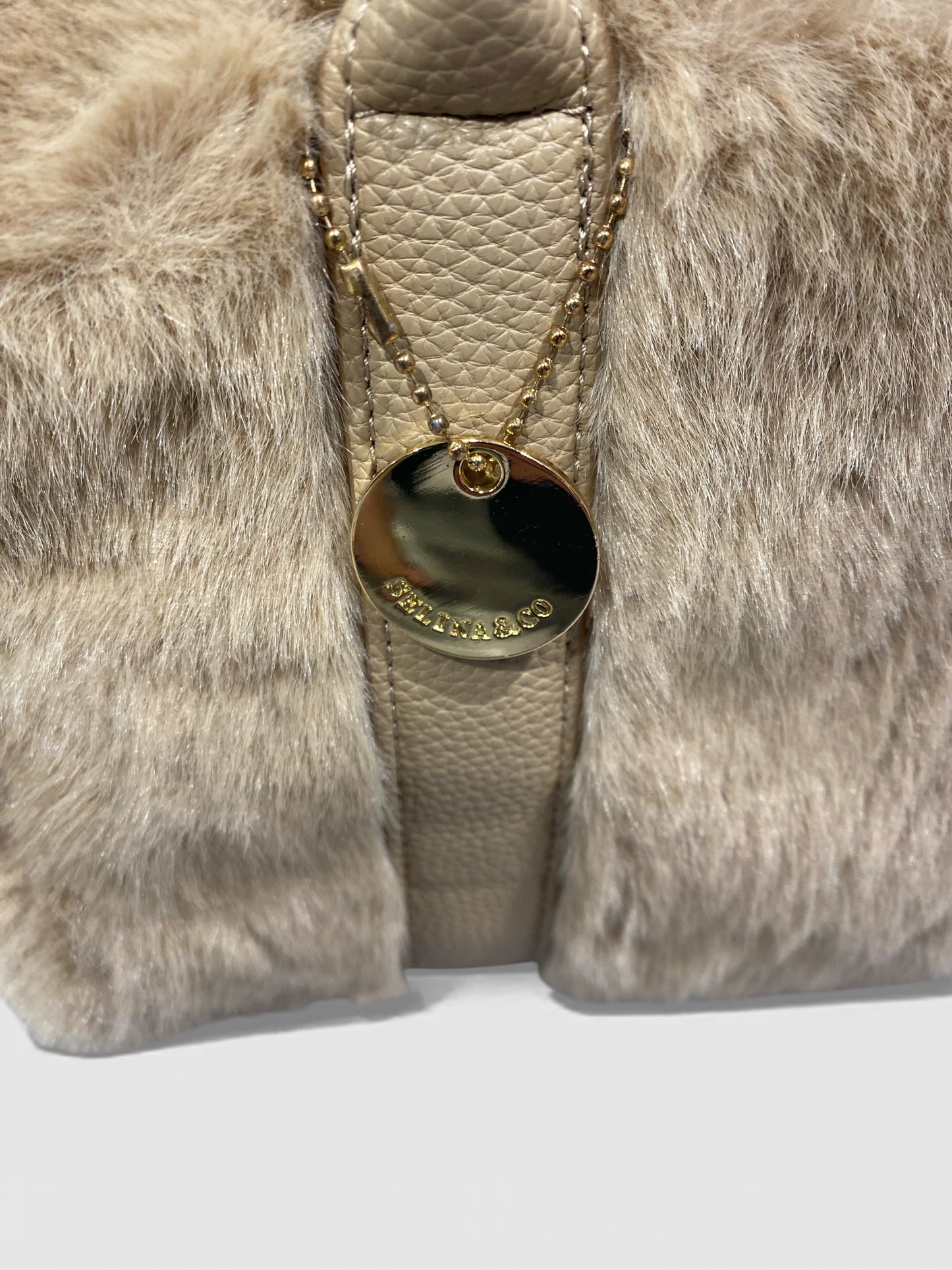 Borsa pelo ciondolo oro