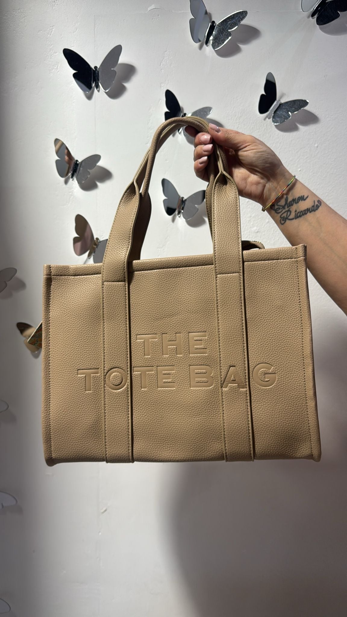 The tote bag media