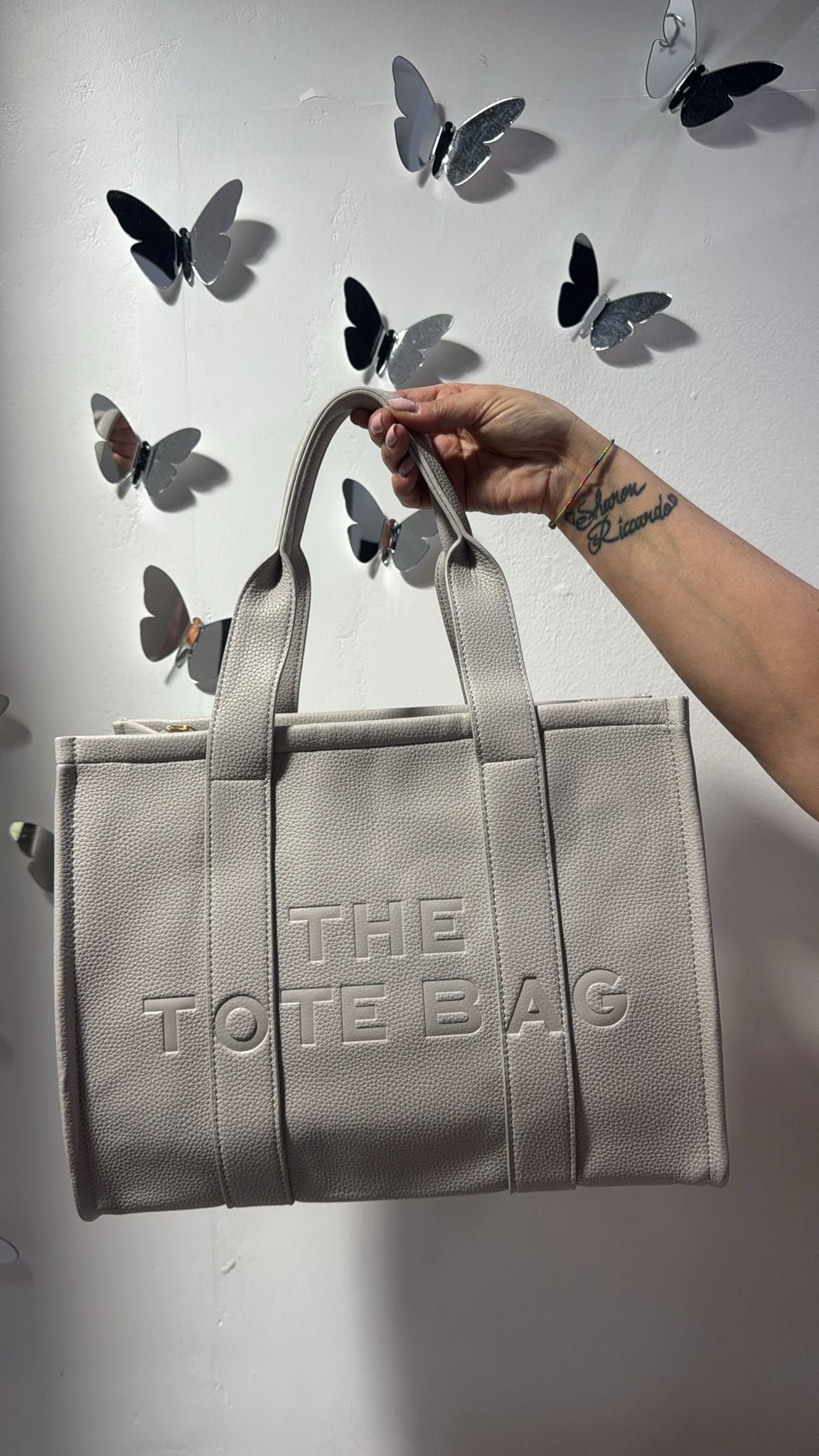 The tote bag media