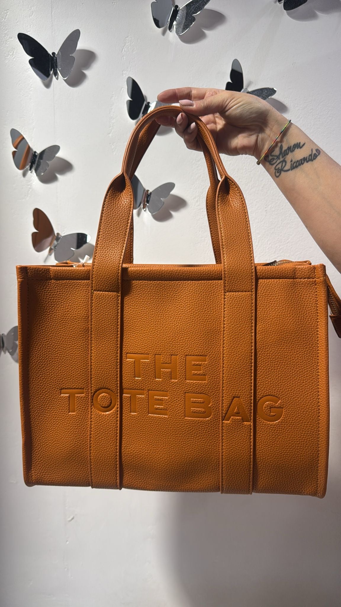 The tote bag media