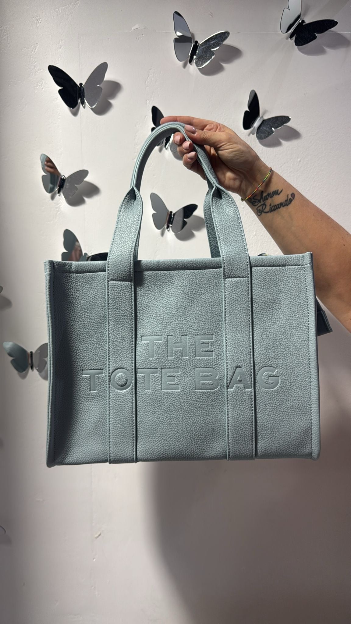 The tote bag media