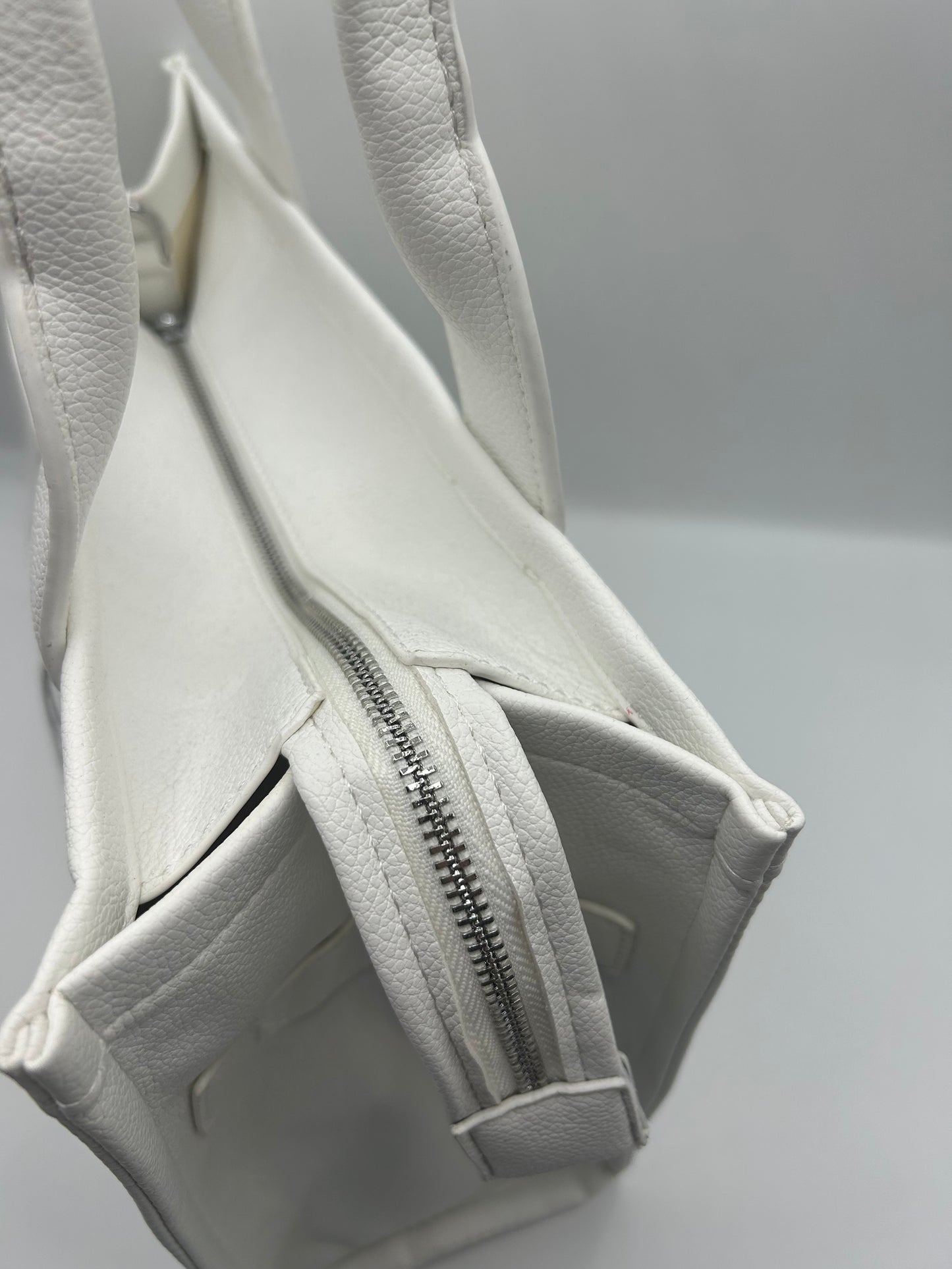 The tote bag media