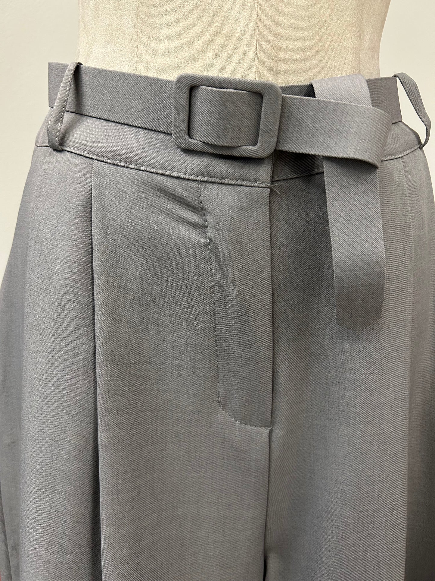 Pantaloni N 28