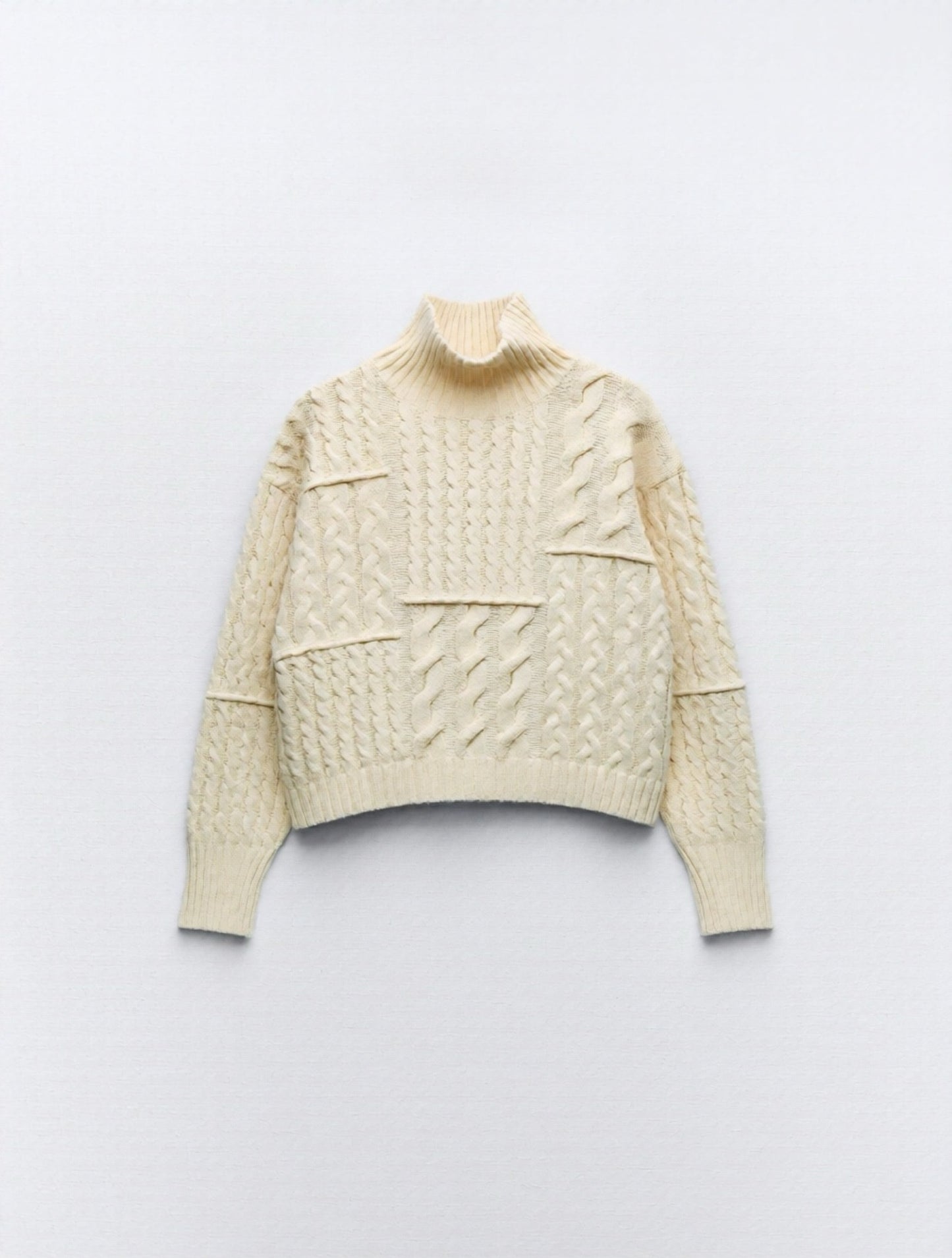 Maglione dolcevita trecce
