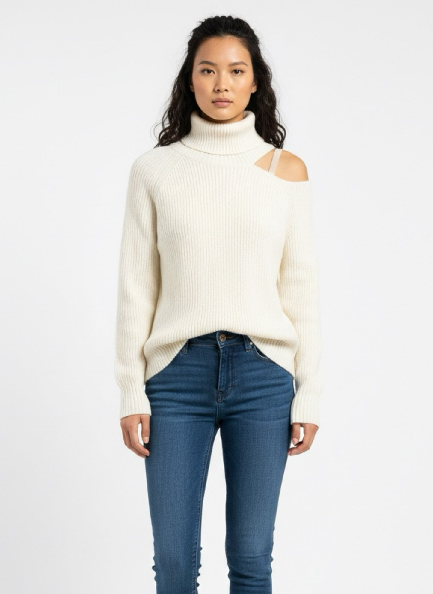 Maglione dolcevita buco spalla