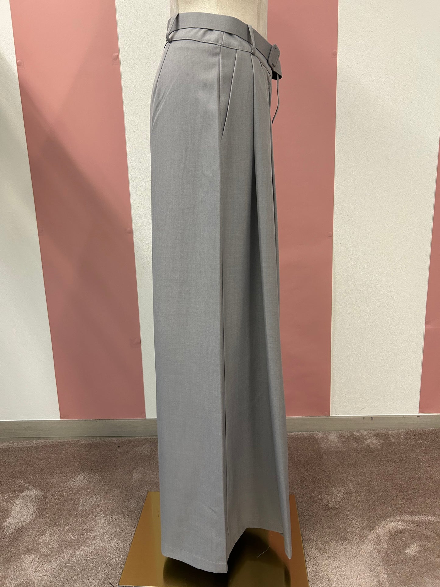 Pantaloni N 28
