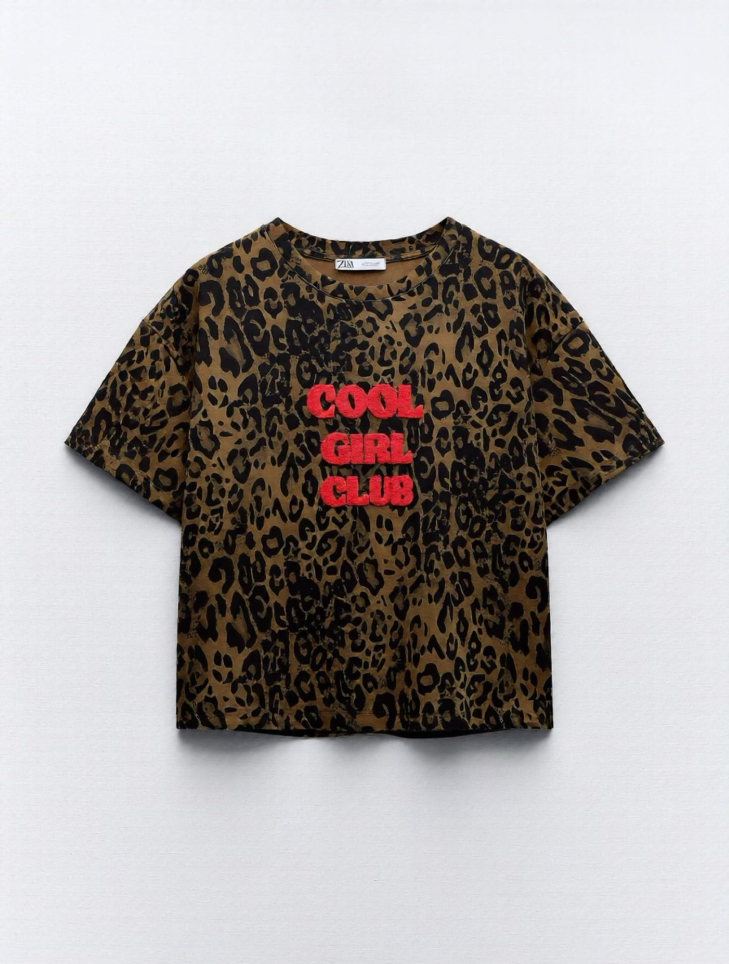 T-shirt leopardata con scritta