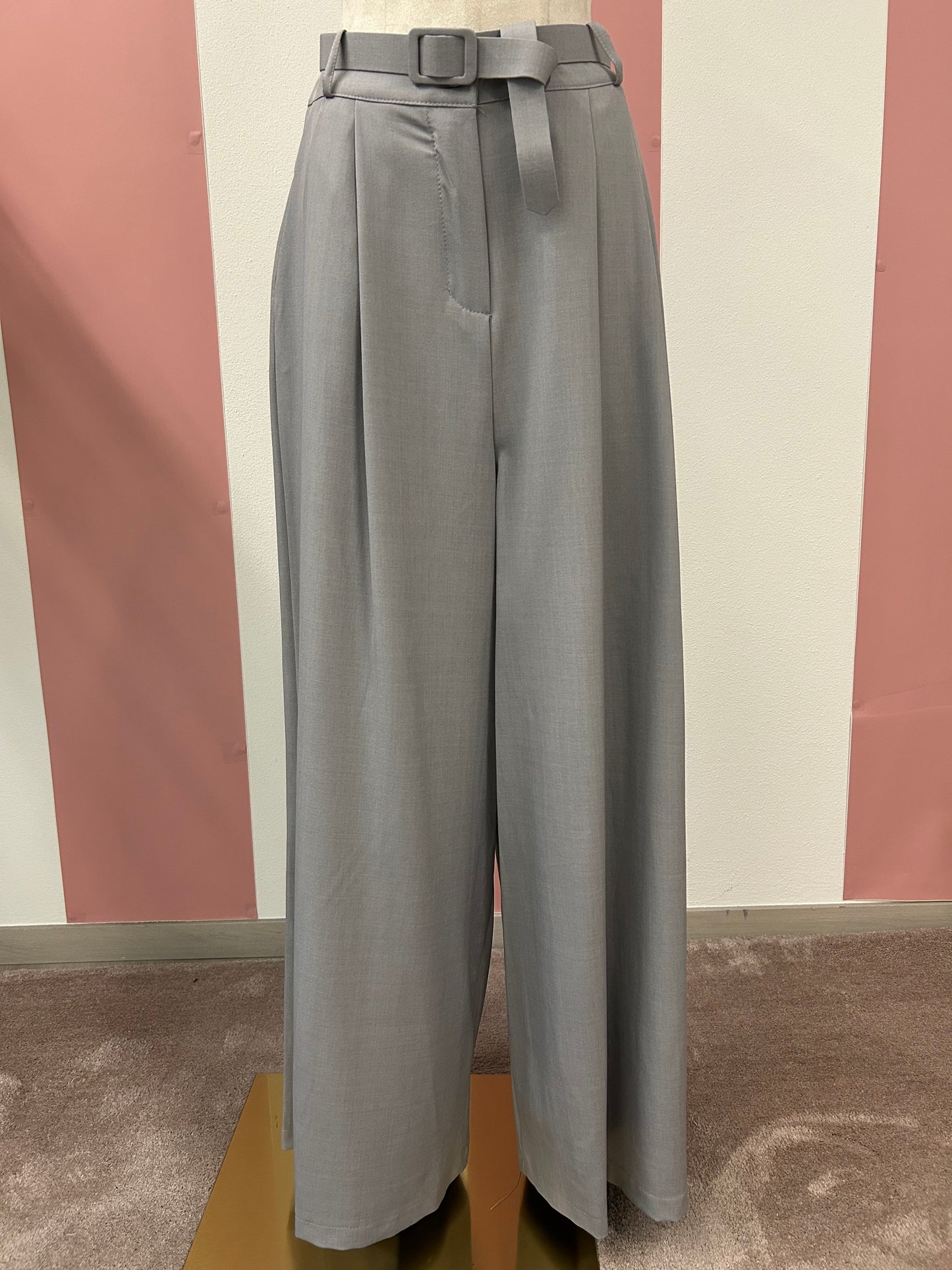 Pantaloni N 28