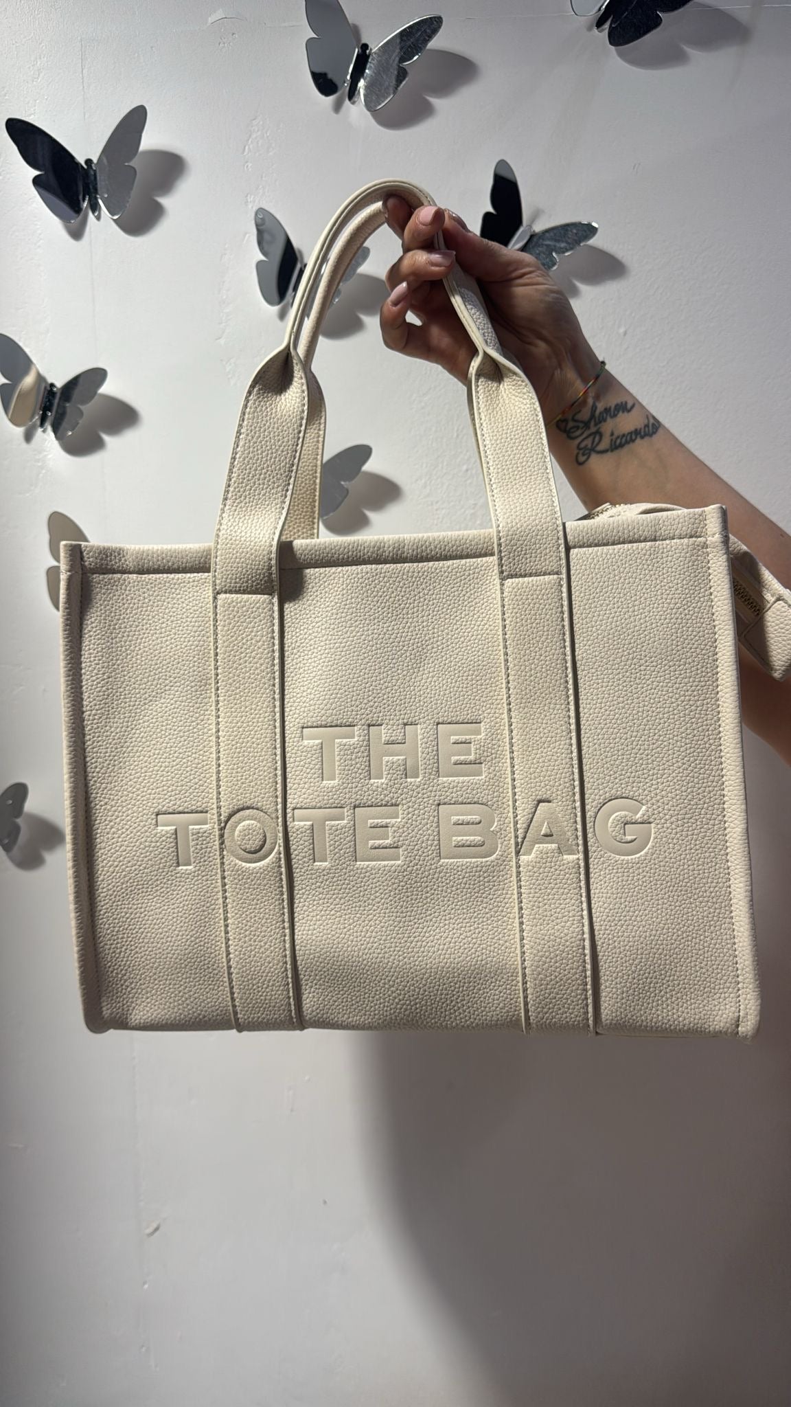 The tote bag media